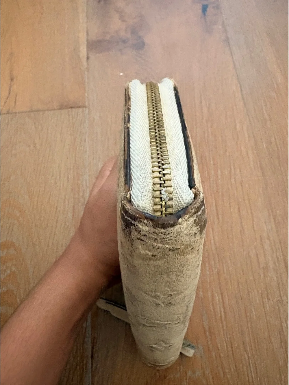 Louis Vuitton Beige Monogram Canvas Zippy Wallet FLAW REPAIR